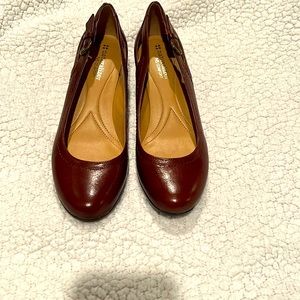 Naturalized N5 Comfort 7 1/2 wedge shoes
